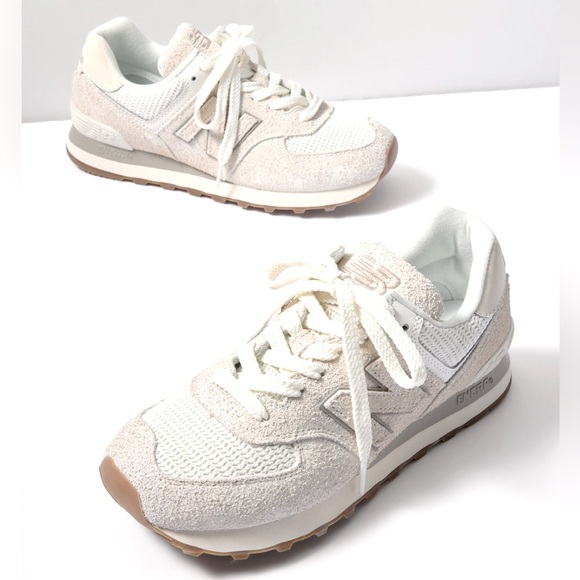 NWOB New Balance 574 Women’s Size 7 Mineral Sea Salt Light Gray Suede Leather - Picture 1 of 15